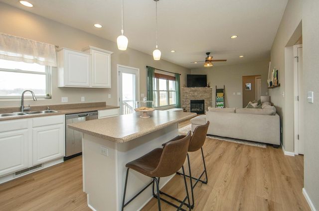 5568 Summerland Drive, Waterloo, IA 50701