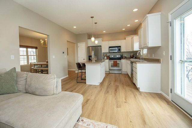 5568 Summerland Drive, Waterloo, IA 50701