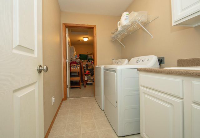 5568 Summerland Drive, Waterloo, IA 50701