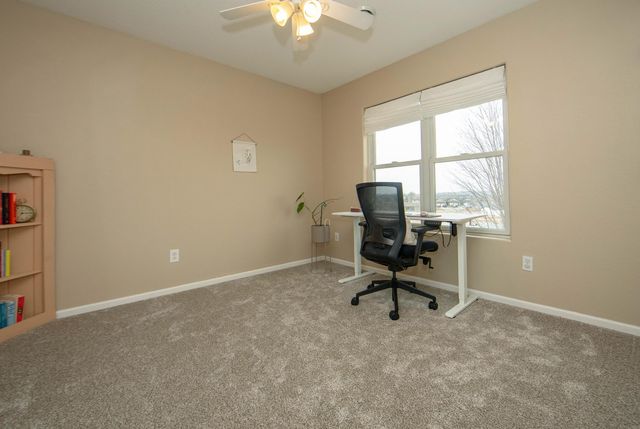 5568 Summerland Drive, Waterloo, IA 50701