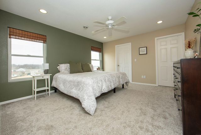 5568 Summerland Drive, Waterloo, IA 50701