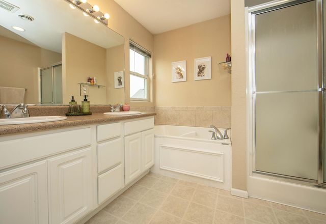 5568 Summerland Drive, Waterloo, IA 50701