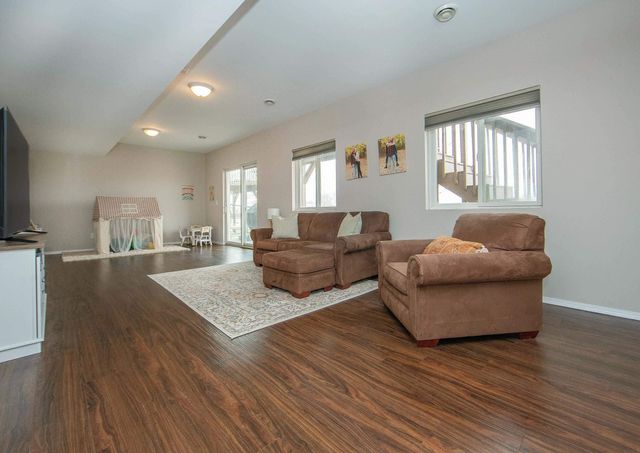 5568 Summerland Drive, Waterloo, IA 50701