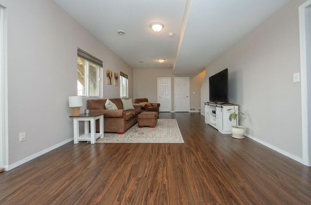 5568 Summerland Drive, Waterloo, IA 50701