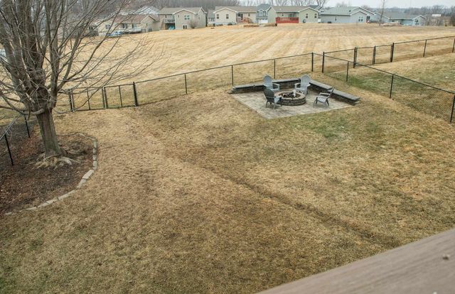 5568 Summerland Drive, Waterloo, IA 50701