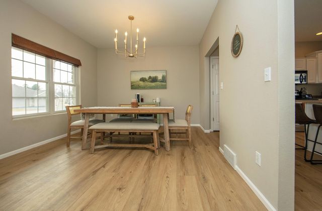 5568 Summerland Drive, Waterloo, IA 50701