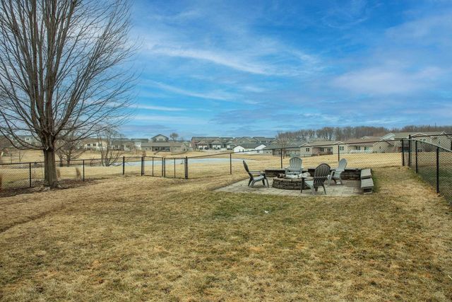 5568 Summerland Drive, Waterloo, IA 50701