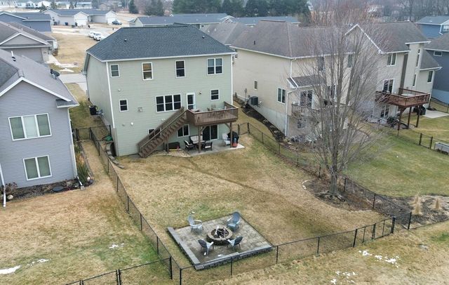 5568 Summerland Drive, Waterloo, IA 50701