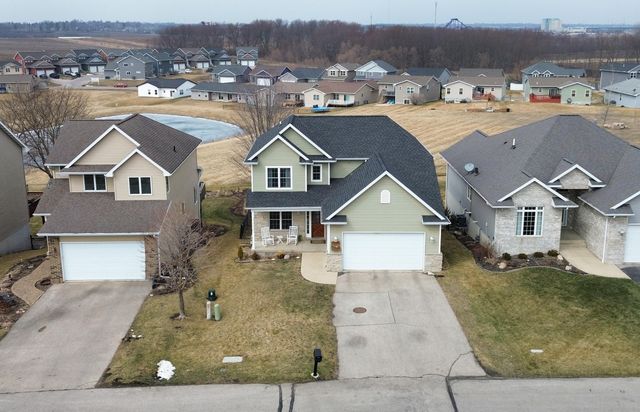 5568 Summerland Drive, Waterloo, IA 50701