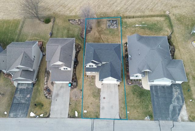 5568 Summerland Drive, Waterloo, IA 50701