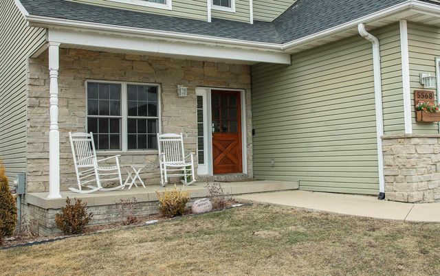 5568 Summerland Drive, Waterloo, IA 50701