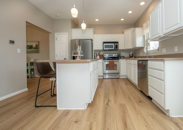 5568 Summerland Drive, Waterloo, IA 50701