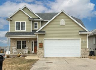 5568 Summerland Drive, Waterloo, IA 50701