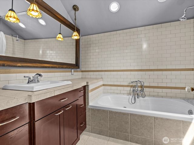 101 Eldorado Avenue, Fircrest, WA 98466