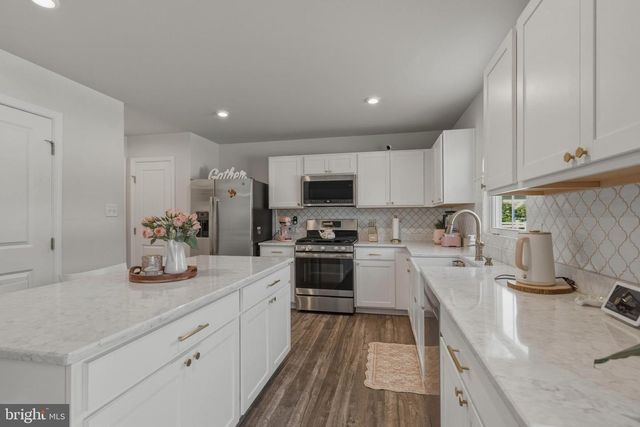 102 CISELEY DR, Sicklerville, NJ 08081