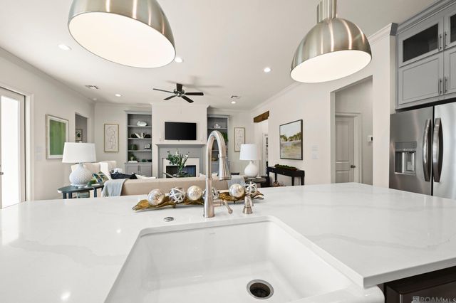 5192 Stonewater Dr, Gonzales, LA 70737