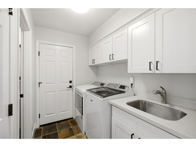 10770 Sw BUTNER Rd, Portland, OR 97225