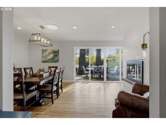 10770 Sw BUTNER Rd, Portland, OR 97225