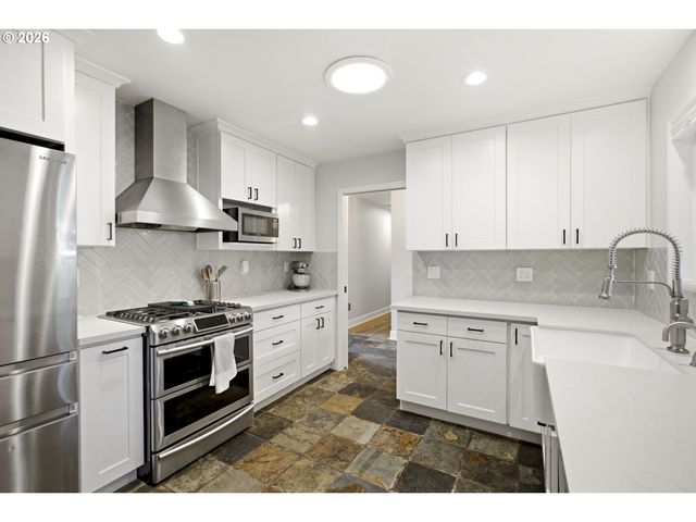10770 Sw BUTNER Rd, Portland, OR 97225