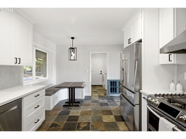 10770 Sw BUTNER Rd, Portland, OR 97225
