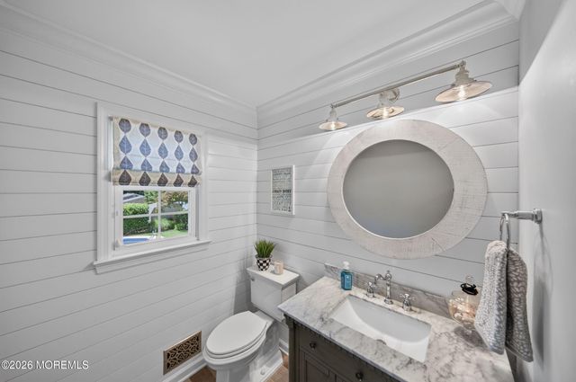 15 Mohawk Avenue, Red Bank, NJ 07701