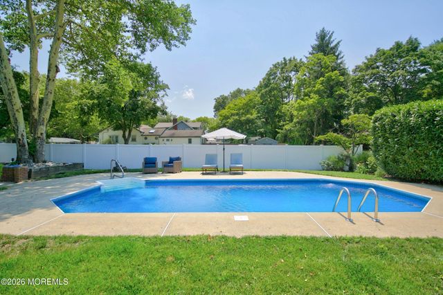 15 Mohawk Avenue, Red Bank, NJ 07701