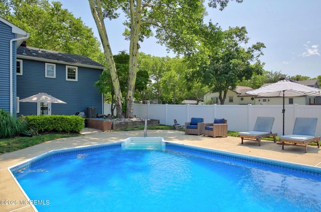 15 Mohawk Avenue, Red Bank, NJ 07701