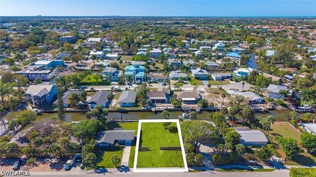 2754 Bayview DR, Naples, FL 34112