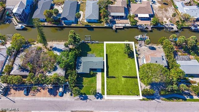 2754 Bayview DR, Naples, FL 34112