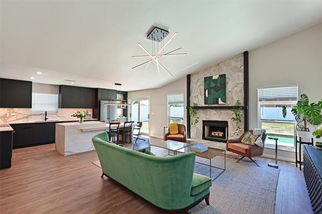 910 PLUM TREE LANE, Sarasota, FL 34243