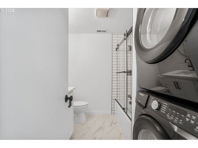 604 S VERMONT St, Portland, OR 97219