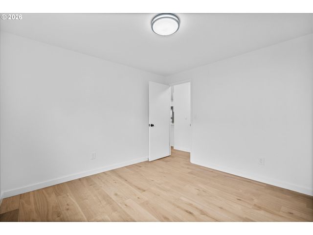 604 S VERMONT St, Portland, OR 97219