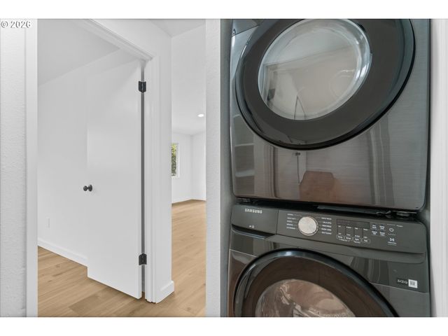 604 S VERMONT St, Portland, OR 97219