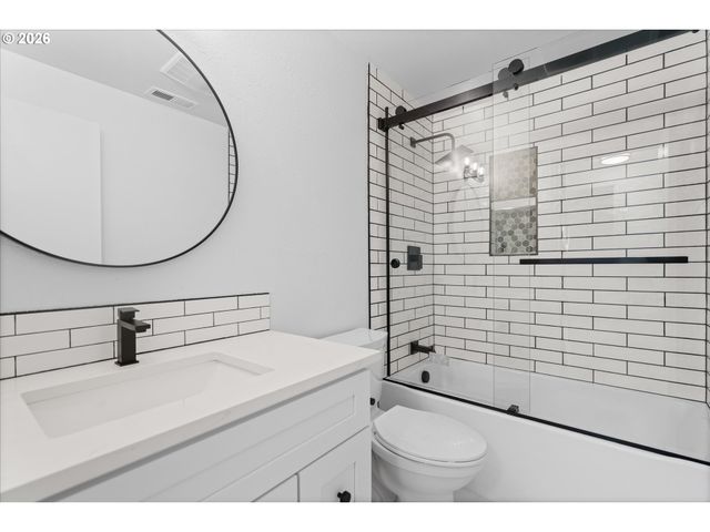 604 S VERMONT St, Portland, OR 97219