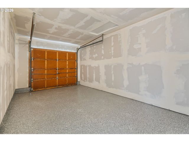 604 S VERMONT St, Portland, OR 97219