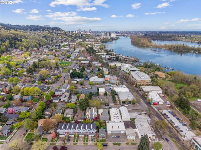 604 S VERMONT St, Portland, OR 97219