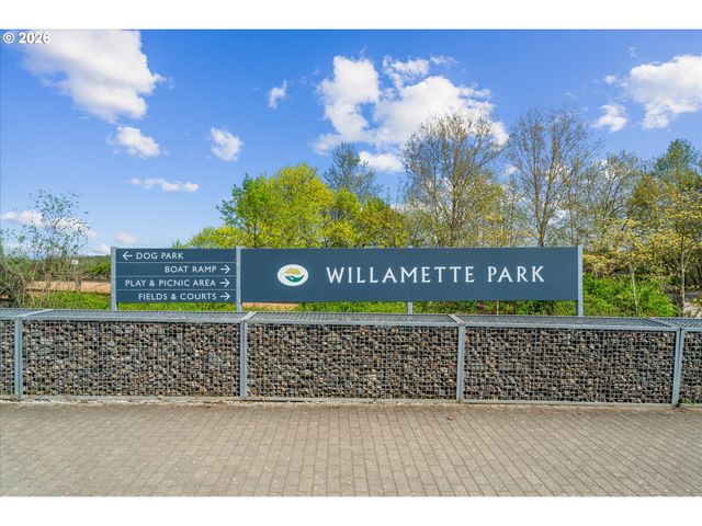 604 S VERMONT St, Portland, OR 97219