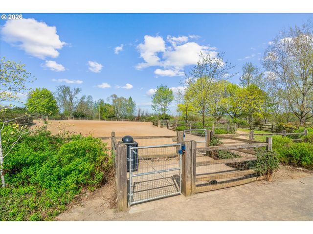 604 S VERMONT St, Portland, OR 97219