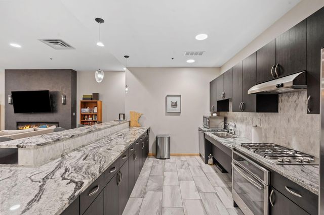 740 Portland Avenue 906, Minneapolis, MN 55415