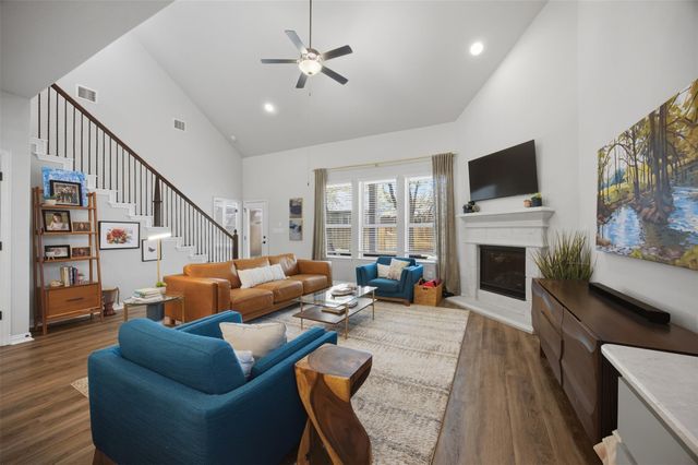 152 Rosling DR, Buda, TX 78610