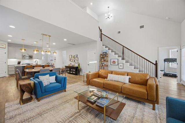 152 Rosling DR, Buda, TX 78610