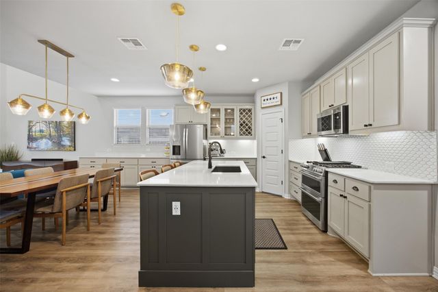 152 Rosling DR, Buda, TX 78610