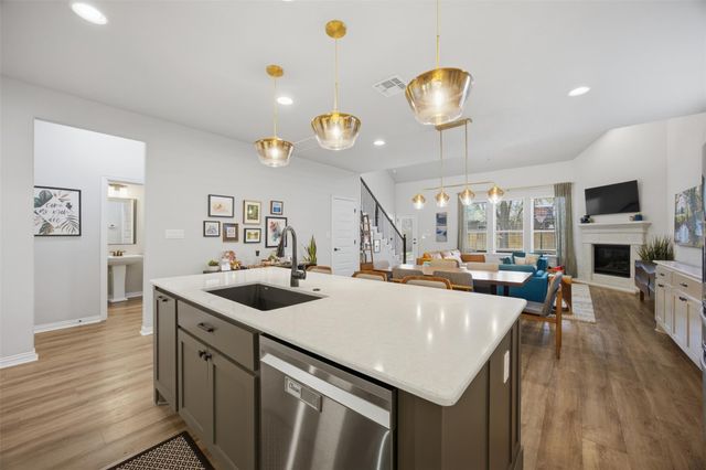 152 Rosling DR, Buda, TX 78610