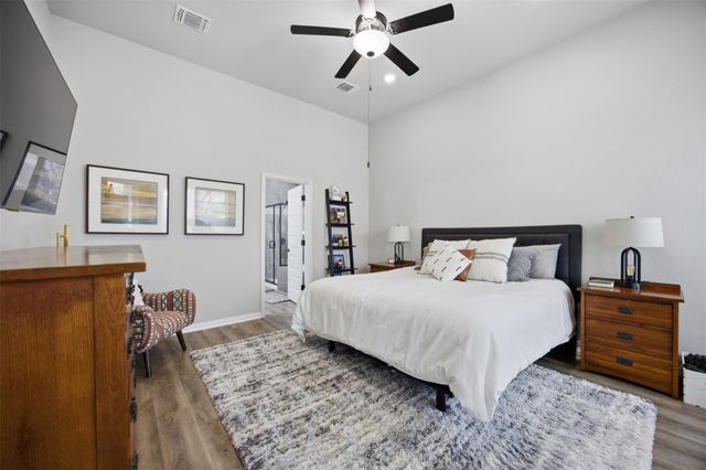 152 Rosling DR, Buda, TX 78610