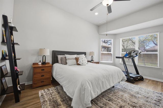 152 Rosling DR, Buda, TX 78610