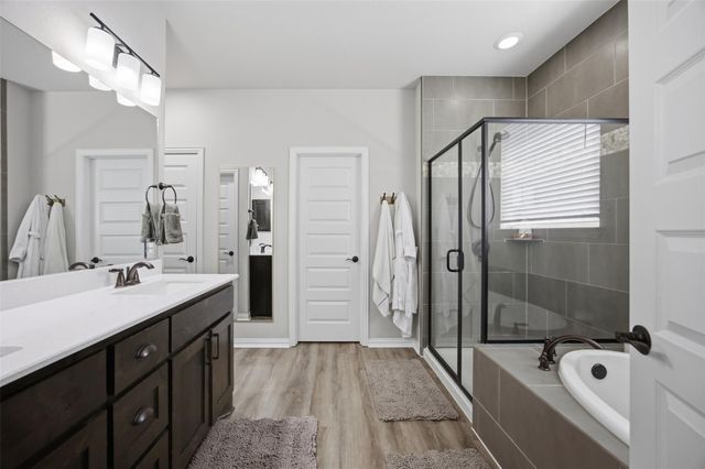 152 Rosling DR, Buda, TX 78610