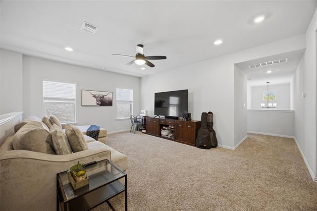 152 Rosling DR, Buda, TX 78610