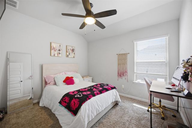 152 Rosling DR, Buda, TX 78610