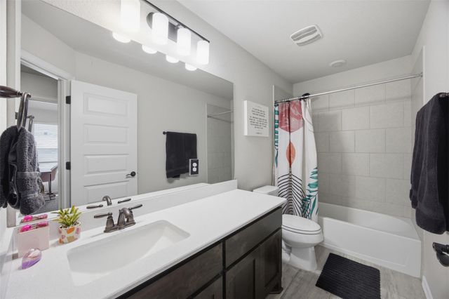 152 Rosling DR, Buda, TX 78610