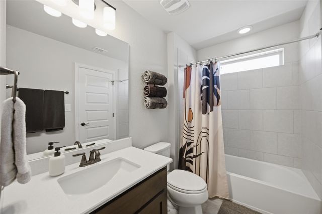 152 Rosling DR, Buda, TX 78610